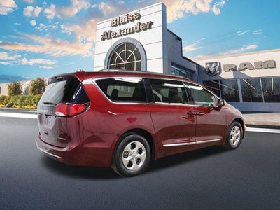 2018 Chrysler Pacifica Hybrid Limited FWD