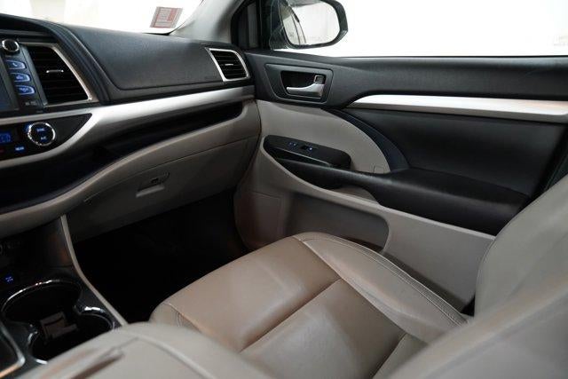 2016 Toyota Highlander AWD 4dr V6 XLE (Natl)