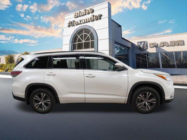 2016 Toyota Highlander AWD 4dr V6 XLE (Natl)