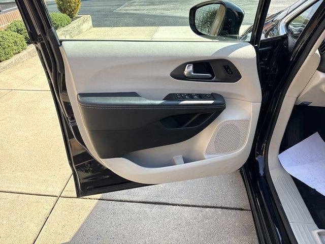 2024 Chrysler Pacifica Touring L FWD