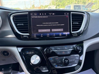2023 Chrysler Pacifica Touring L FWD