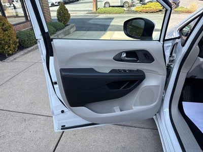 2023 Chrysler Pacifica Touring L FWD