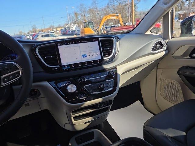 2024 Chrysler Pacifica Touring L FWD