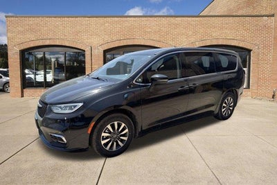 2023 Chrysler Pacifica Hybrid Touring L FWD