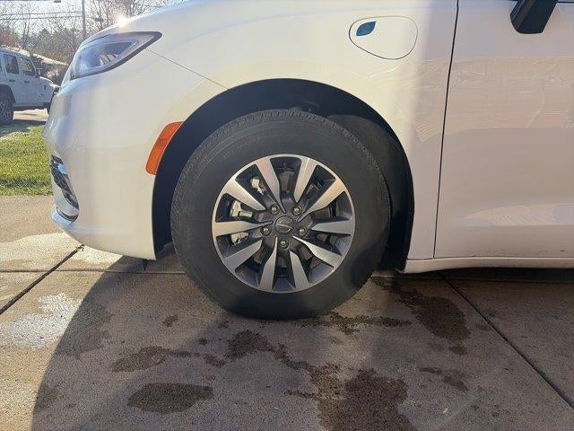2024 Chrysler Pacifica Hybrid Select FWD