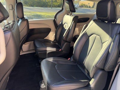 2024 Chrysler Pacifica Hybrid Select FWD