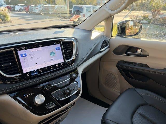 2024 Chrysler Pacifica Hybrid Select FWD