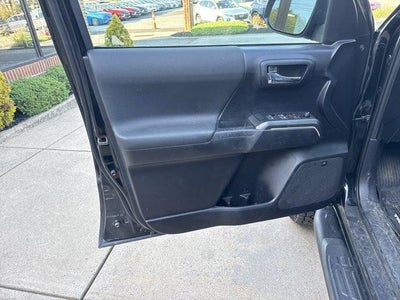 2020 Toyota Tacoma 4WD 4WD TRD Off Road Double Cab 5' Bed V6 AT (Natl)