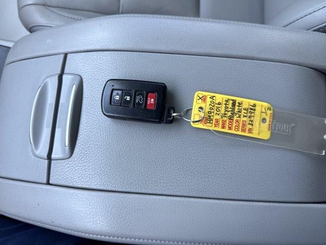 2016 Toyota Highlander AWD 4dr V6 XLE (Natl)