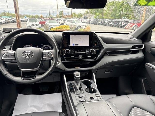2025 Toyota Highlander XSE AWD (Natl)