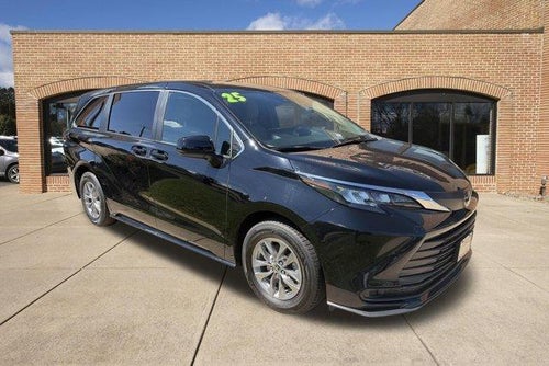 2025 Toyota Sienna LE FWD 8-Passenger (Natl)