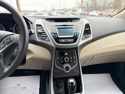 2016 Hyundai ELANTRA 4dr Sdn Auto SE