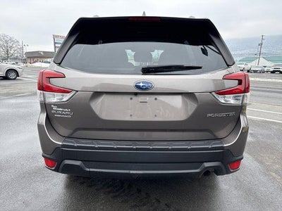 2022 Subaru Forester Premium CVT