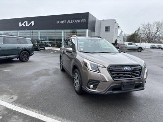 2022 Subaru Forester Premium CVT
