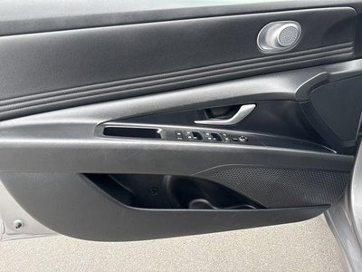 2025 Hyundai ELANTRA SEL Convenience IVT