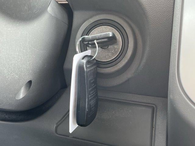 2015 Nissan Frontier 4WD Crew Cab LWB Auto SV