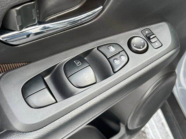 2024 Nissan Kicks SR FWD