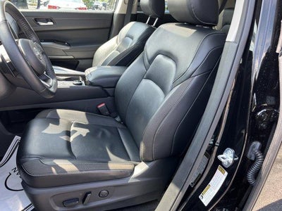 2024 Nissan Pathfinder SL 4WD