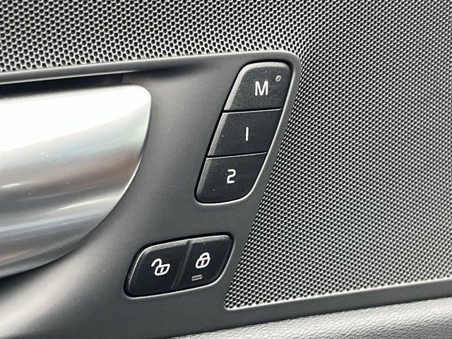 2023 Volvo XC60 Recharge Plug-In Hybrid T8 eAWD PHEV Plus Dark Theme