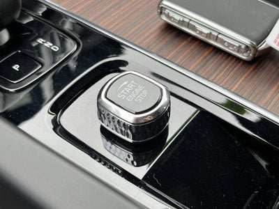 2023 Volvo XC60 Recharge Plug-In Hybrid T8 eAWD PHEV Plus Dark Theme