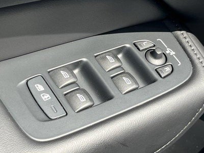 2025 Volvo XC60 B5 AWD Plus