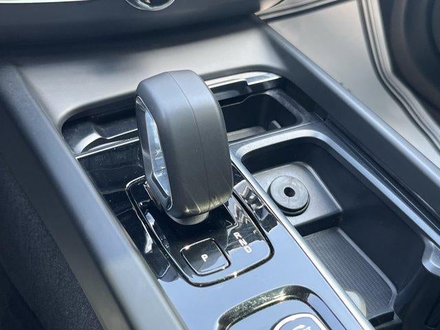 2025 Volvo XC60 B5 AWD Plus