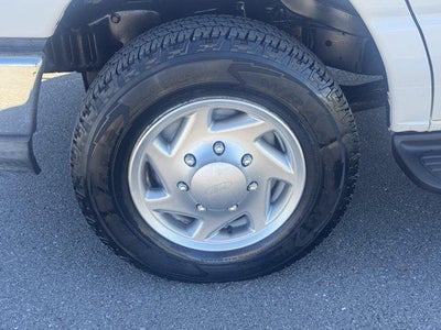 2011 Ford Econoline Wagon E-350 Super Duty XLT
