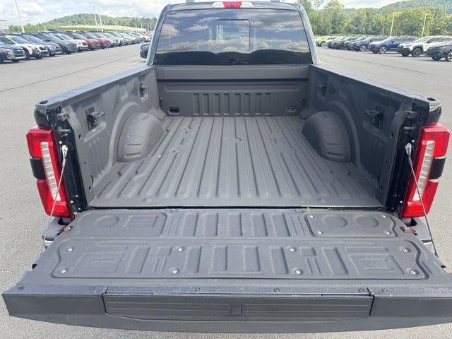 2023 Ford Super Duty F-250 SRW LARIAT 4WD Crew Cab 6.75' Box