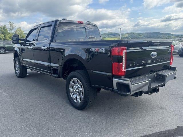 2023 Ford Super Duty F-250 SRW LARIAT 4WD Crew Cab 6.75' Box