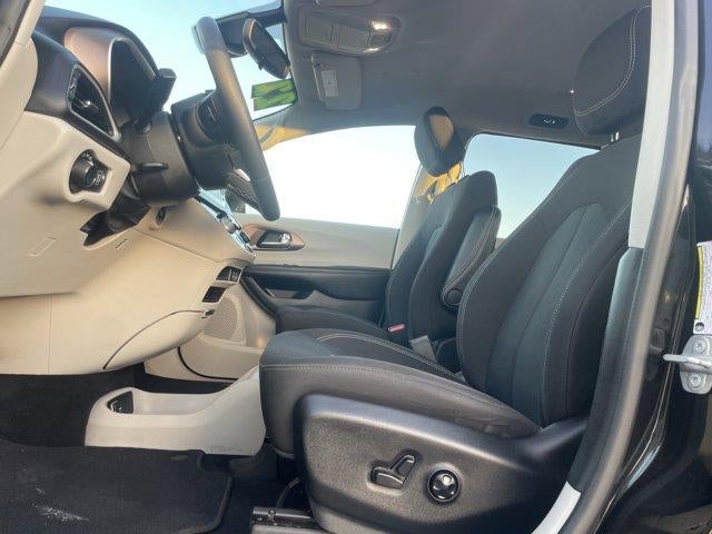 2022 Chrysler Voyager LX FWD