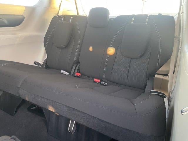 2022 Chrysler Voyager LX FWD