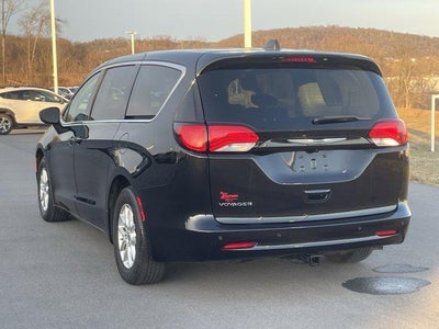 2022 Chrysler Voyager LX FWD