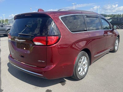2017 Chrysler Pacifica Limited FWD