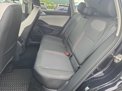 2025 Volkswagen Taos SE 4MOTION