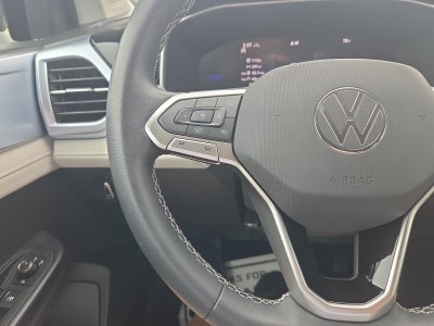 2025 Volkswagen Taos SE 4MOTION