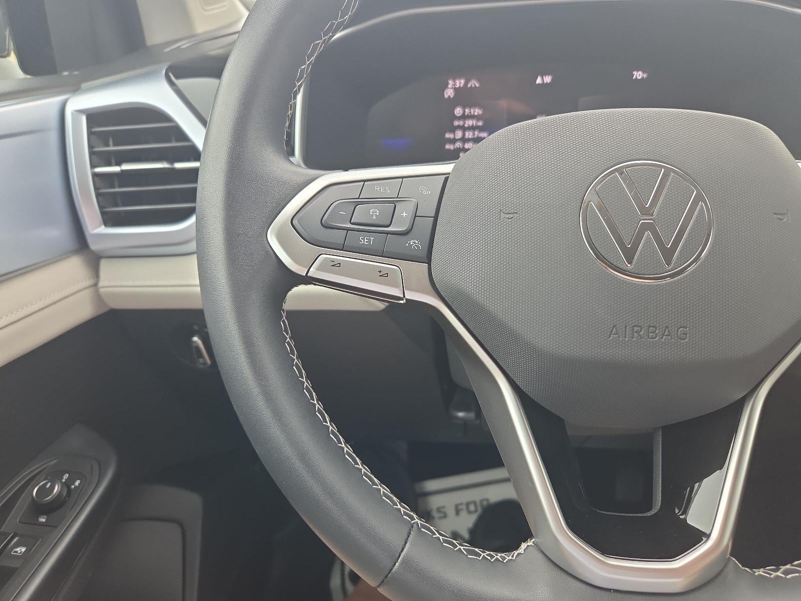 2025 Volkswagen Taos SE 4MOTION