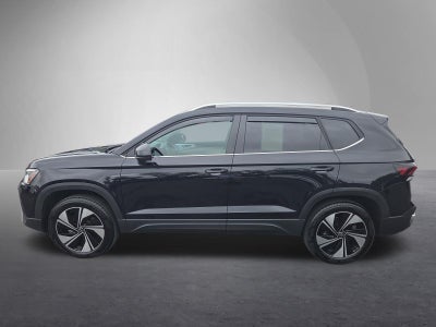 2025 Volkswagen Taos SE 4MOTION