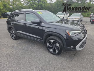 2025 Volkswagen Taos SE 4MOTION