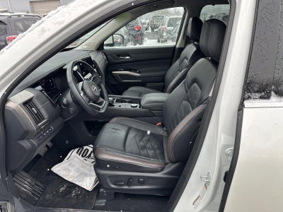 2024 Nissan Pathfinder Platinum 4WD