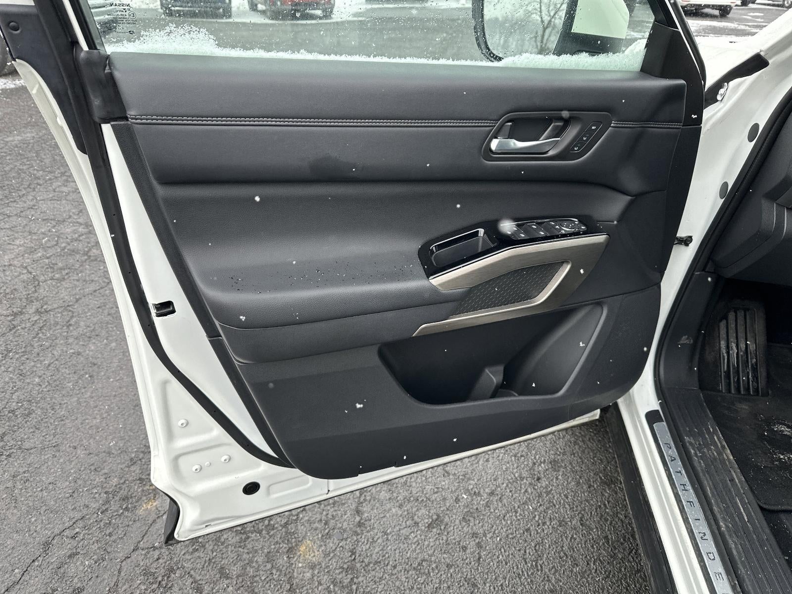 2024 Nissan Pathfinder Platinum 4WD