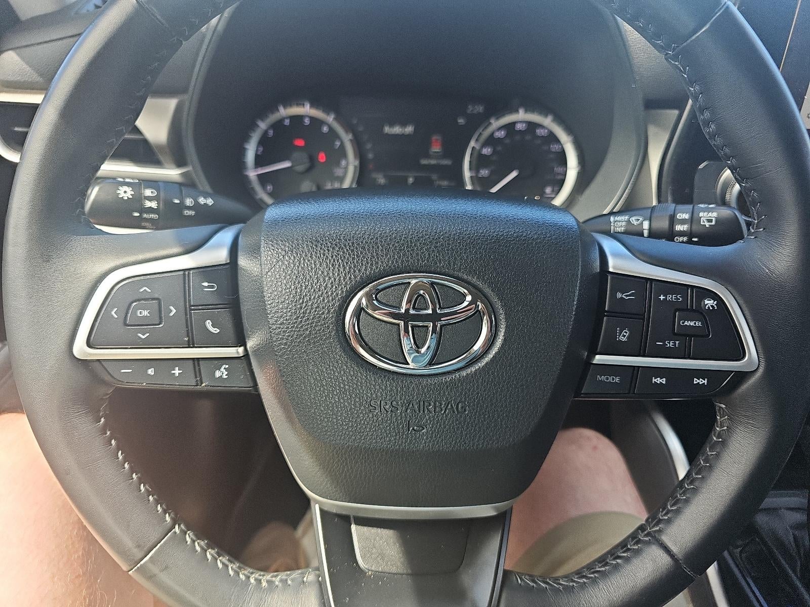 2023 Toyota Highlander LE AWD (SE)
