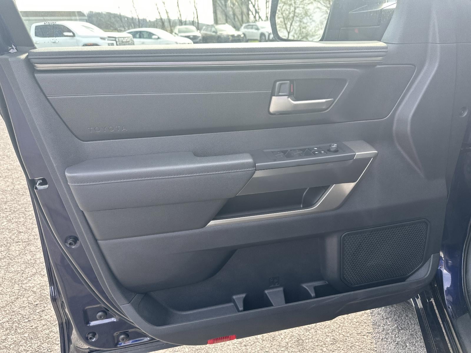 2025 Toyota Tundra 4WD 4WD SR5 CrewMax 5.5' Bed (SE)