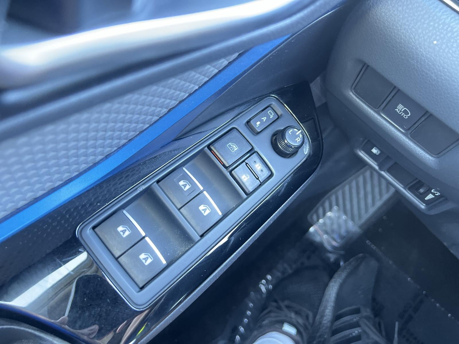 2019 Toyota C-HR XLE FWD (Natl)