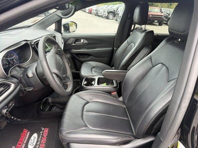 2025 Chrysler Pacifica Select FWD
