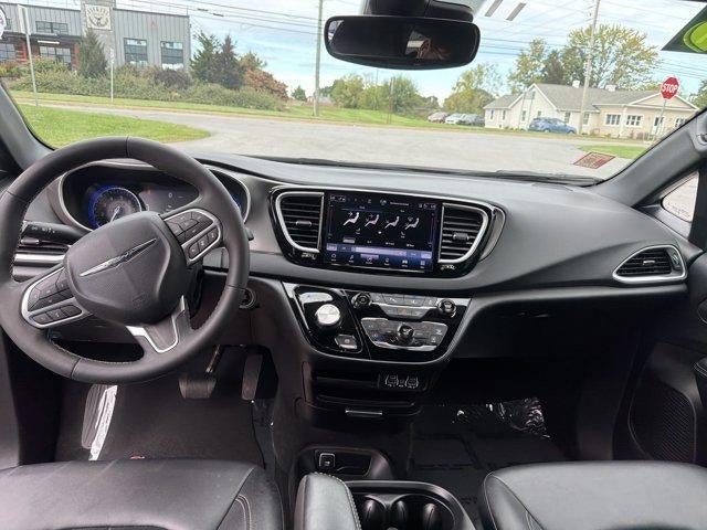2025 Chrysler Pacifica Select FWD