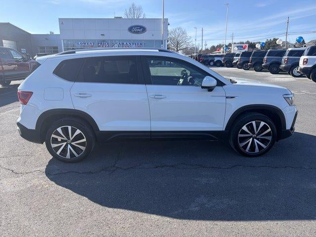 2024 Volkswagen Taos SE FWD