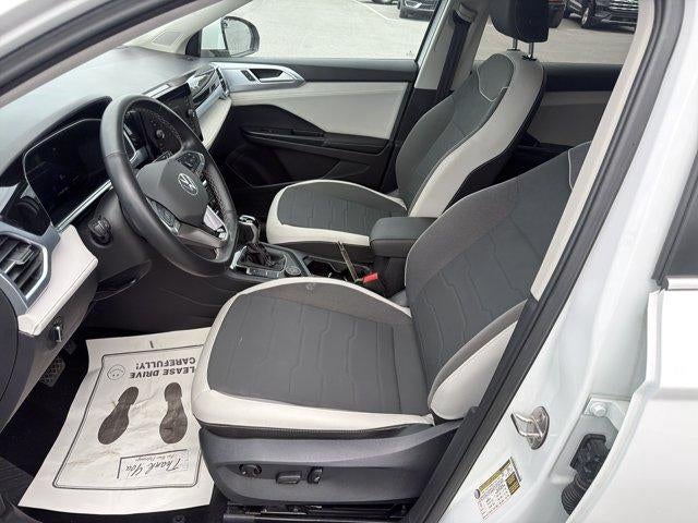 2025 Volkswagen Taos SE 4MOTION