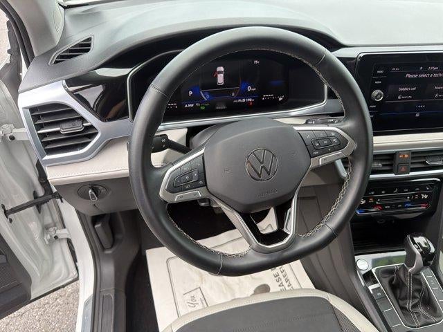 2025 Volkswagen Taos SE 4MOTION