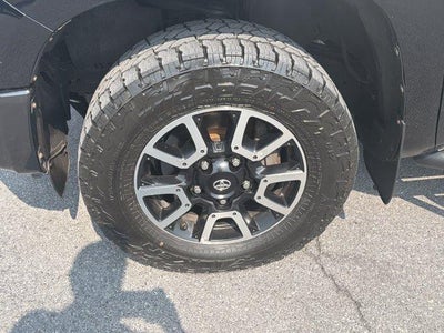 2016 Toyota Tundra 4WD Truck 4WD CrewMax Short Bed 5.7L SR5 (SE)