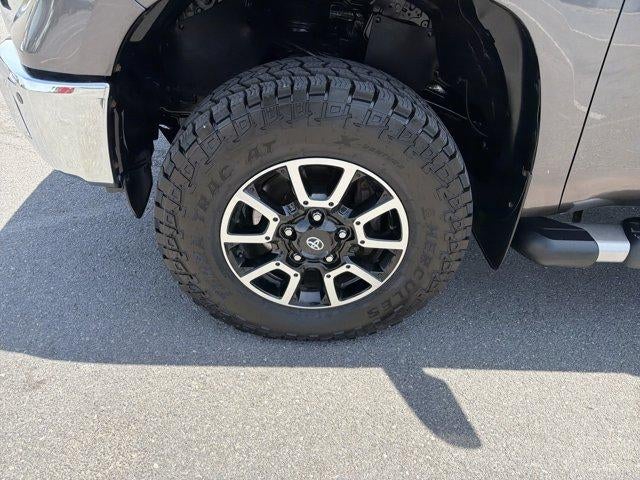 2016 Toyota Tundra 4WD Truck 4WD CrewMax Short Bed 5.7L SR5 (SE)